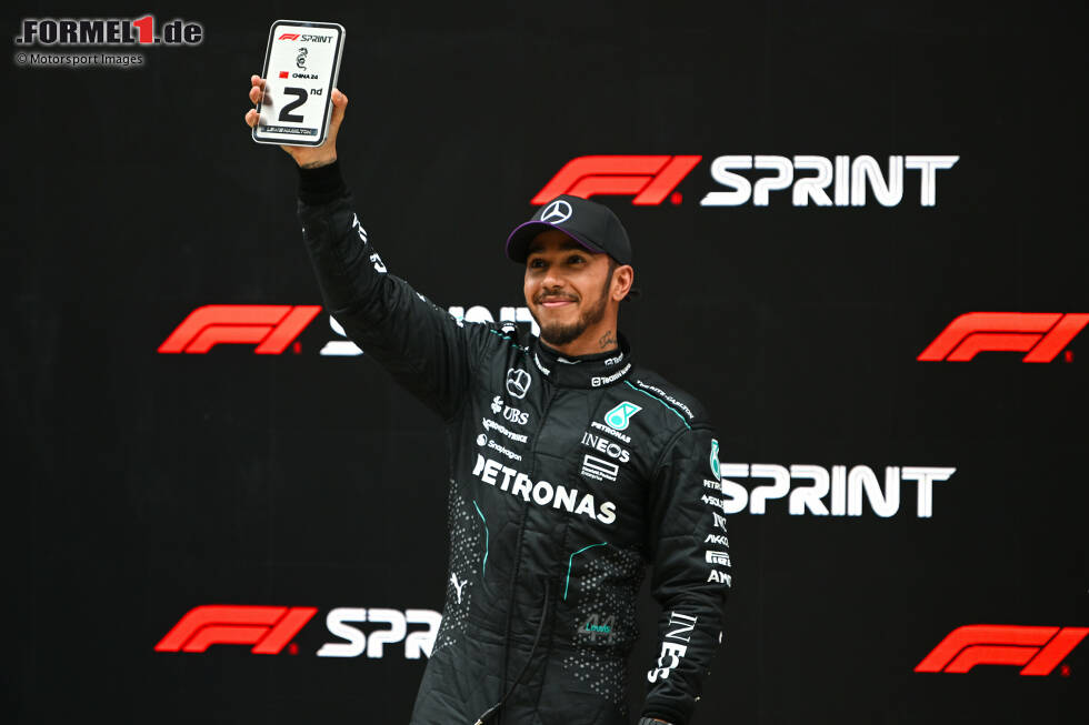 Foto zur News: Lewis Hamilton (Redaktion: 4) - Bei uns gehen die Meinungen auseinander. So gut sein Sprint war, so schlecht war danach sein Qualifying und damit die Ausgangslage fürs Rennen. Und weil der Sprint nur einen kleineren Teil der Note ausmacht, reicht es bei uns unterm Strich nicht mehr zur 3.