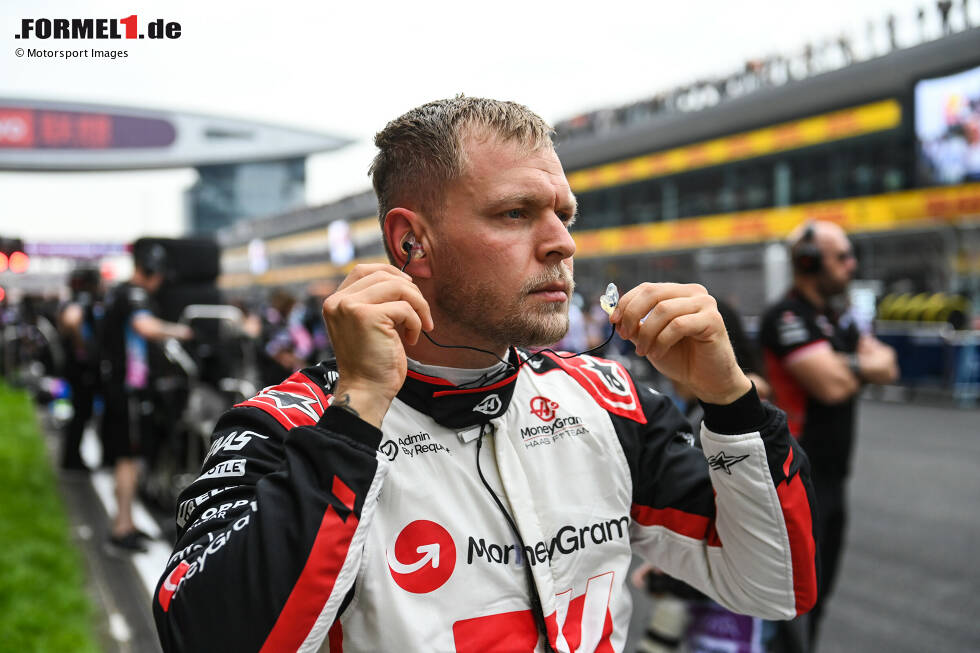 Foto zur News: Kevin Magnussen (Redaktion: 5) - Wir sind auch hier etwas strenger als unser Experte. Der Sprint war in der Tat ordentlich, aber im Qualifying schied er dann in Q1 aus, während Hülkenberg in die Top 10 fuhr. Auch im Rennen punktete der Teamkollege, während er sein Rennen und das von Tsunoda effektiv beendete.