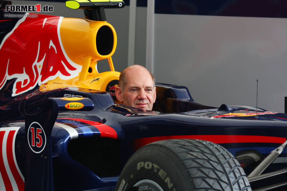 Foto zur News: Und ebenfalls 2010 steuert Newey beim Goodwood-Festival eine Eigenkreation: Den RB5, das erste Siegerauto, hat er von Red Bull gekriegt.