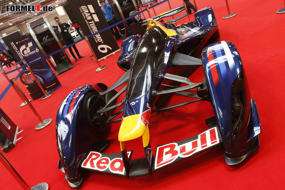 Foto zur News: 2010 entwirft Newey als Technischer Leiter der Simulation &quot;Gran Turismo&quot; den Red Bull X2010, einen extremen Rennwagen, der zunächst nur virtuell existiert, später aber wirklich gebaut wird.