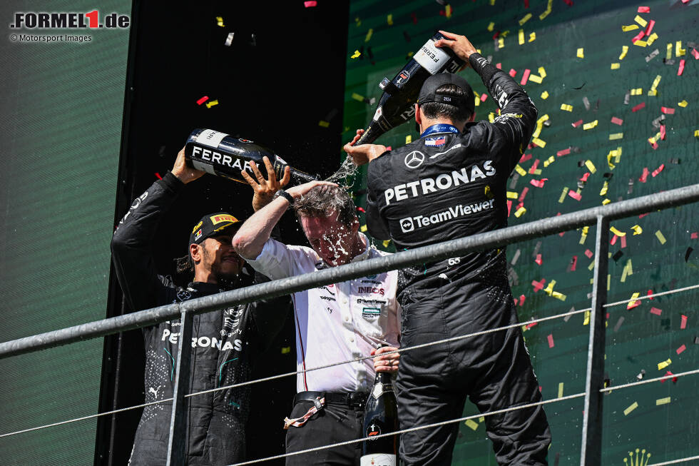 Foto zur News: 14. Belgien: George Russell gewinnt in Spa, wird aber nachträglich wegen eines untergewichtigen Autos disqualifiziert. Somit fällt der Sieg an Teamkollege Hamilton, während sich Piastri mit Platz zwei auf den dritten WM-Rang schiebt. Stand: 1. Norris (240), 2. Leclerc (202), 3. Piastri (189), 4. Sainz (186), 5. Hamilton (172).