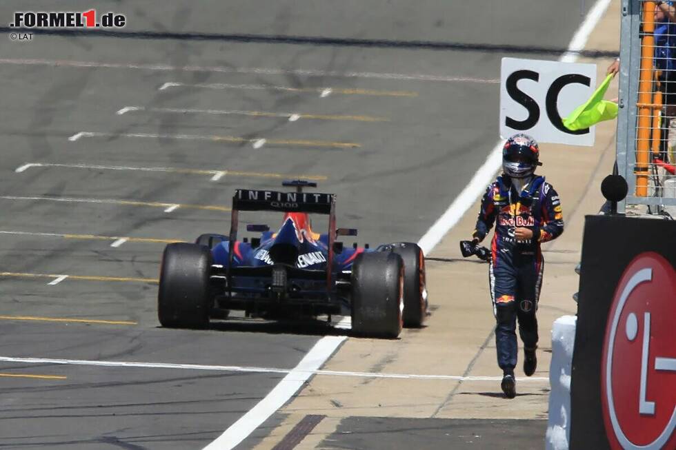 Foto zur News: 11. Sebastian Vettel (Red Bull) beim Großen Preis von Großbritannien 2013 - Grund: Getriebe