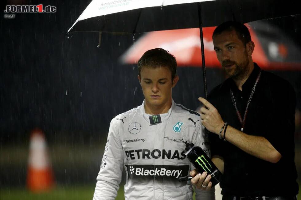 Foto zur News: 9. Nico Rosberg (Mercedes) beim Großen Preis von Singapur 2014 - Grund: Lenkrad