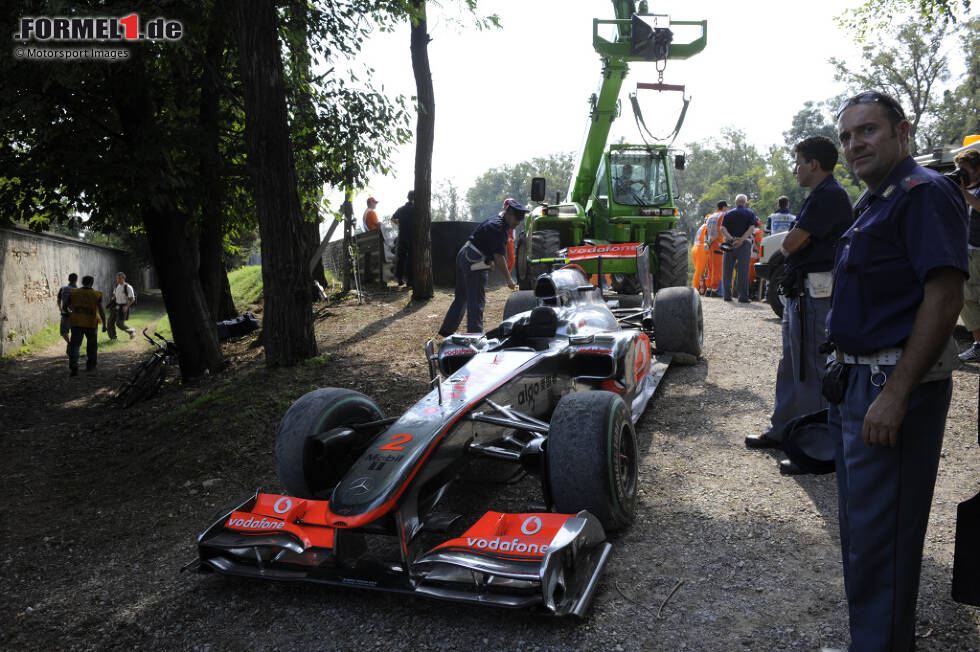 Foto zur News: 16. Lewis Hamilton (McLaren) beim Großen Preis von Italien 2010 - Grund: Unfall