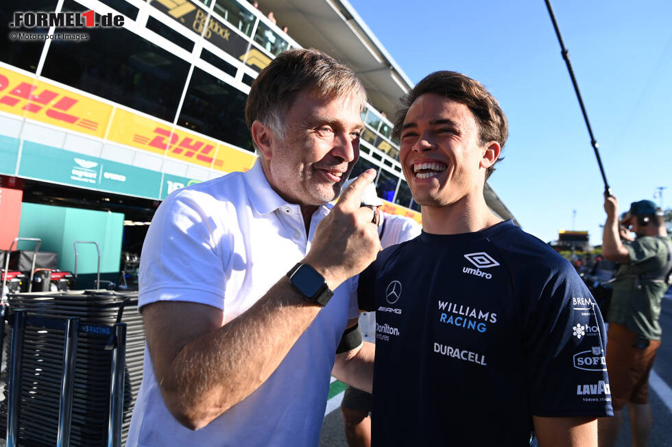 Foto zur News: ... setzt Williams Nyck de Vries ins Auto, der am Freitag in Monza noch für Aston Martin gefahren ist. Er schlägt sich solide im Qualifying und wird auf Anhieb Neunter im Rennen. Das macht ihn zum Mann der Stunde in der Formel 1 - und bringt ihm 2023 ein Stammcockpit bei AlphaTauri!