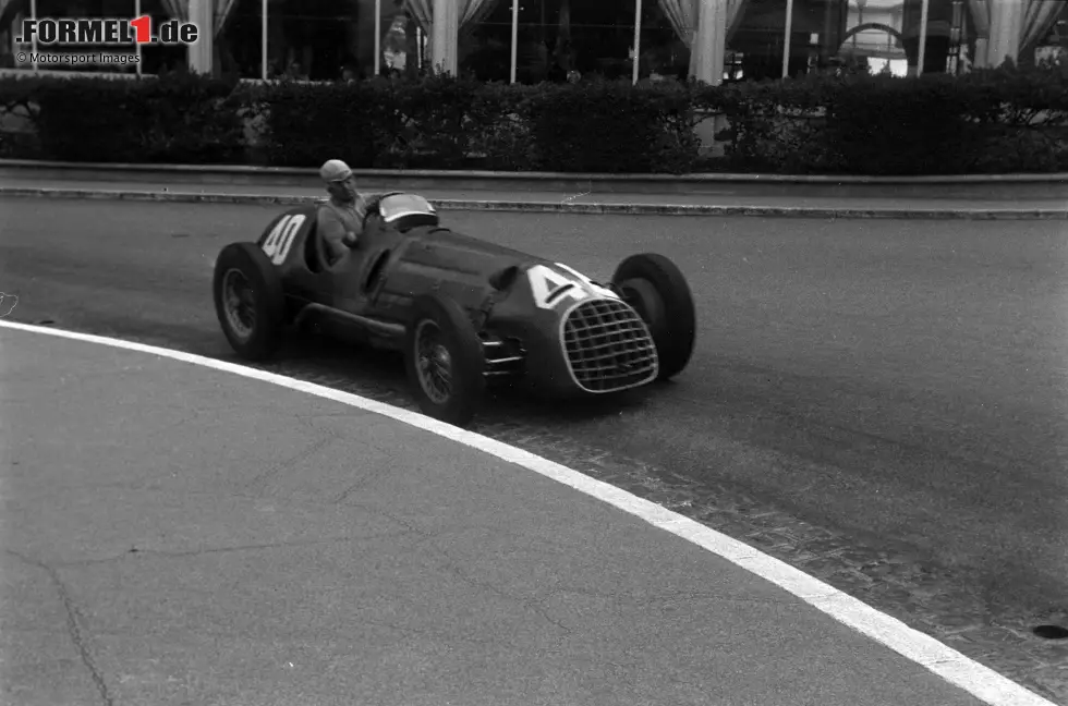 Foto zur News: Ferrari: Als einziges Team ist Ferrari schon seit der ersten Formel-1-Saison 1950 im Feld vertreten. Beim Debüt in Monaco fährt der Rennstall mit dem Ferrari 125 auf Anhieb auf Platz zwei.