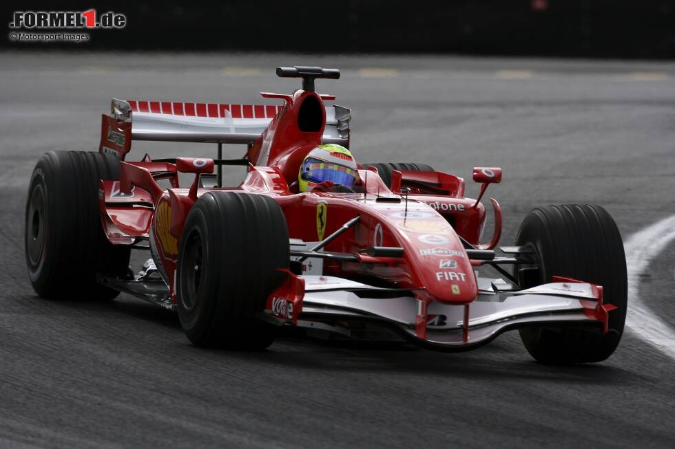 Foto zur News: Bei Ferrari entwickelt sich Massa ab 2006 zum Spitzenfahrer und erzielt bis 2008 elf Grand-Prix-Siege. Ebenfalls 2008 fährt er seine erfolgreichste Saison und wird WM-Zweiter im Herzschlag-Finale von Sao Paulo: Massa gewinnt zwar das Rennen, verliert aber den Titel.