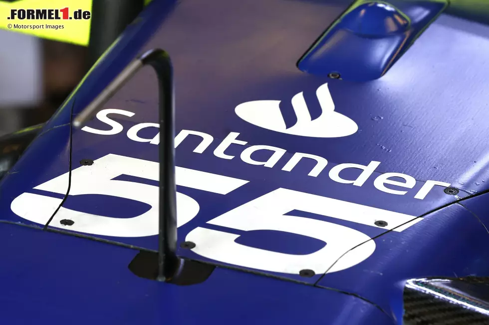 Foto zur News: ... passend zum Einstand von Sainz hat Williams noch einen neuen Sponsor vorgestellt: Die spanische Großbank Santander wird Partner des Teams, und daran ist Sainz als Spanier sicherlich nicht ganz &quot;unschuldig&quot;.