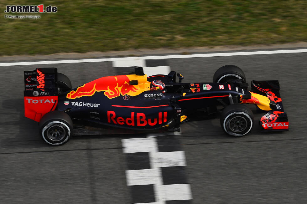 Foto zur News: 2016: Für Kwjat läuft es genau andersrum, denn er fällt bei Red Bull nach mehreren Zwischenfällen auf der Strecke in Ungnade. Deshalb geht es für ihn zurück ...