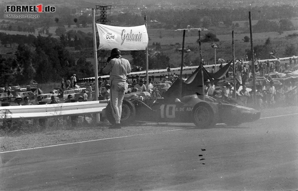 Foto zur News: Nur einmal fährt Andrea de Adamich für Ferrari: bei seinem Formel-1-Debüt 1968 in Kyalami. Es endet mit einem Ausfall. 35 weitere Formel-1-Rennen fährt de Adamich dann in anderen Teams.