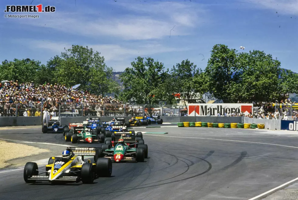 Foto zur News: Adelaide (1985-95) - In Australien findet die Formel 1 eine permanente Heimat für ihr Saisonfinale. Alle Beteiligten schätzen den Stadtkurs in Adelaide als Kulisse. Dort wird Michael Schumacher 1994 nach der Kollision mit Damon Hill erstmals Formel-1-Weltmeister. Schon 1991 endet das Rennen nach 53 Kilometern im Starkregen.