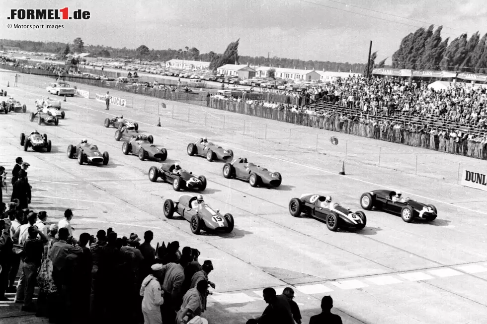 Foto zur News: Sebring (1959) - Erstmals endet die Formel-1-Saison in den Vereinigten Staaten von Amerika, aber auf dem Sebring Raceway wird die Meisterschaft nicht heimisch. Denkwürdig ist das Finale 1959 trotzdem: Jack Brabham schiebt sein Auto ins Ziel und ist Weltmeister!