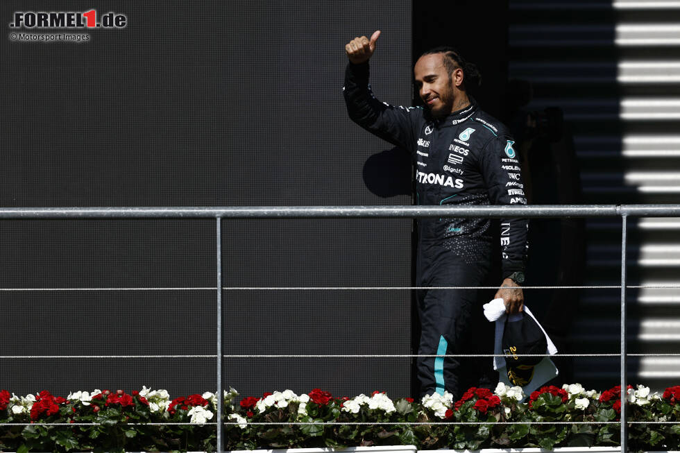 Foto zur News: Seine Erfolge muss man an dieser Stelle nicht mehr aufzählen, doch nach zwei durchwachsenen Jahren mit Mercedes feierte er in Silverstone 2024 ein Comeback in der Siegerliste. In Belgien ließ der siebenmalige Weltmeister nach der Disqualifikation von George Russell einen zweiten folgen und hat nun seit 17 Jahren Erfolg in der Formel 1.