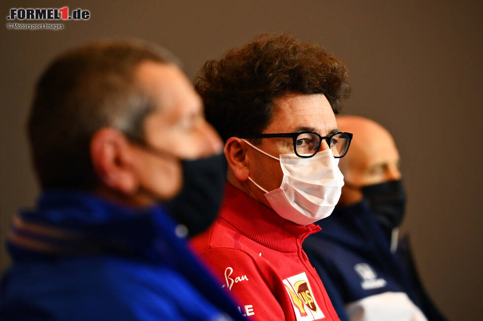 Foto zur News: ... seit 2021 ihre Position verloren oder aufgegeben haben. Dazu zählen auch - von links nach rechts - Günther Steiner (Haas), Mattia Binotto (Ferrari) und Franz Tost (AlphaTauri).