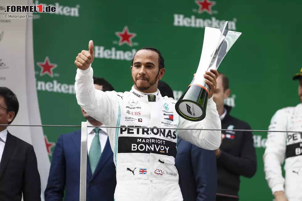 Foto zur News: Beim China-Grand-Prix 2019 macht die Formel 1 die 1.000 WM-Läufe seit 1950 voll. Mercedes-Fahrer Lewis Hamilton feiert ebenfalls ein Jubiläum: Er gewinnt zum 75. Mal und baut damit seinen Siegrekord weiter aus. Was noch niemand ahnt: Es ist über Jahre der letzte Besuch in China, weil 2020 die Corona-Pandemie einsetzt.