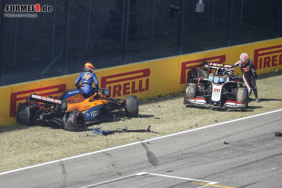 Foto zur News: 17. Toskana 2020: Ein Massencrash beim Safety-Car-Neustart in Mugello nimmt gleich fünf Autos aus dem Rennen, weil im hinteren Feld schon wieder Vollgas gegeben wird, vorne aber noch nicht. Später gibt es nach einem Unfall von Lance Stroll (Racing Point) eine weitere Unterbrechung.