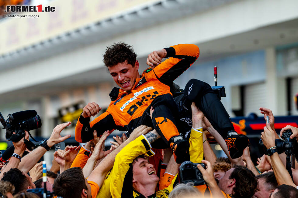 Foto zur News: In Miami ist Lando Norris am Ziel seiner Träume angekommen. Der Brite gewinnt (etwas glücklich) sein erstes Formel-1-Rennen. Seitdem kämpft McLaren praktisch an jedem Wochenende um den Sieg, doch einige davon sind auf der Strecke geblieben. Wir blicken auf die Patzer des britischen Rennstalls.