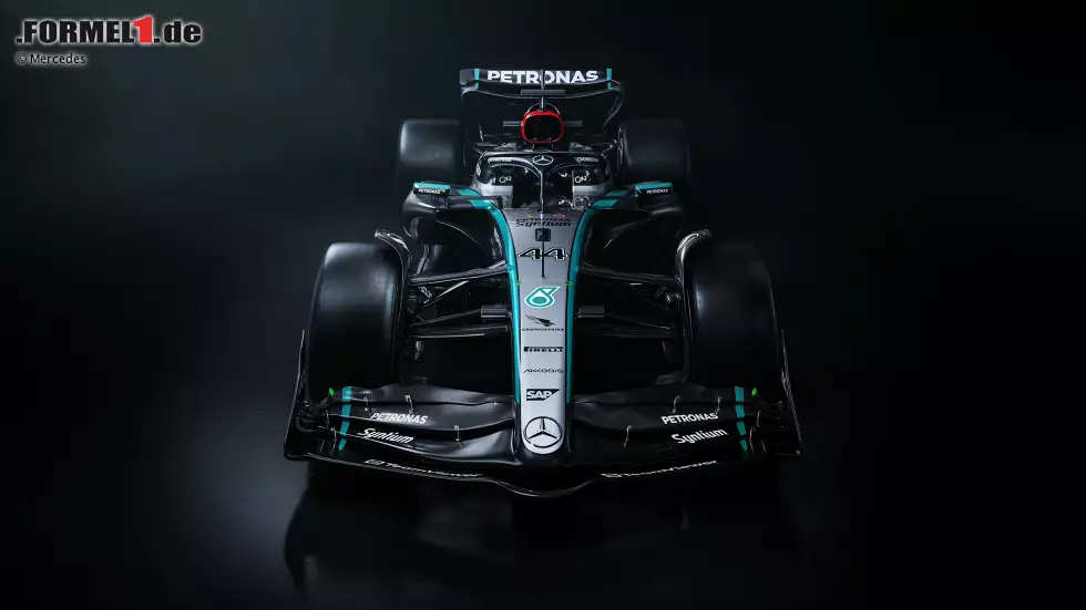 Foto zur News: ... die Nummer 44 ein Auslaufmodell bei Mercedes, weil Hamilton seinen Abschied schon bekanntgegeben hat: Ihn zieht es 2025 zu Ferrari. Sein Mercedes-Nachfolger steht - Stand 14. Februar 2024 - noch nicht fest. Das nächste ...