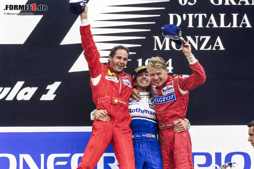 Foto zur News: Monza (Italien): Eigentlich bestimmt Ferrari mit Jean Alesi und Berger den Grand Prix, aber ein Defekt und ein nicht optimales Losfahren nach dem Boxenstopp kosten das Heimteam die Führung - die an Hill übergeht. Er gewinnt und verkürzt in der WM auf 65:76 gegen Schumacher.