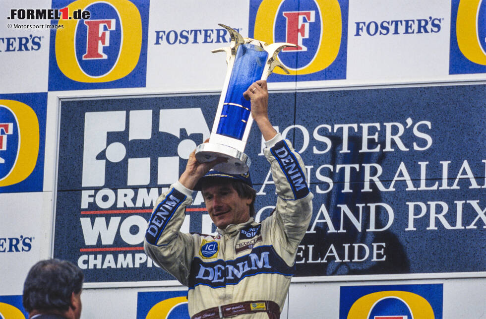 Foto zur News: Adelaide 1989: Titelsponsor des Australien-Grand-Prix ist über viele Jahre die australische Brauerei Foster&#039;s. Sie stellt auch die Siegerpokale im Look einer Foster&#039;s-Bierdose mit ein paar Verzierungen drumherum.