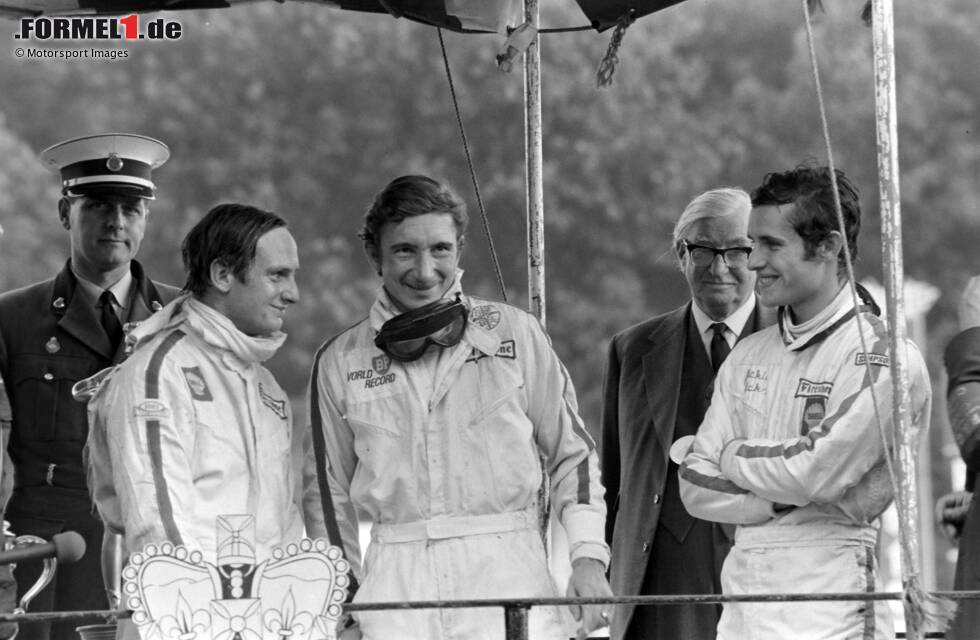 Foto zur News: #7: Jo Siffert (Schweiz) feiert 1968 in Brands Hatch seinen Debütsieg in der Formel 1. Das Bild zeigt ihn in der Mitte von Chris Amon (links) und Jacky Ickx (rechts) auf dem Podium. Erst ...