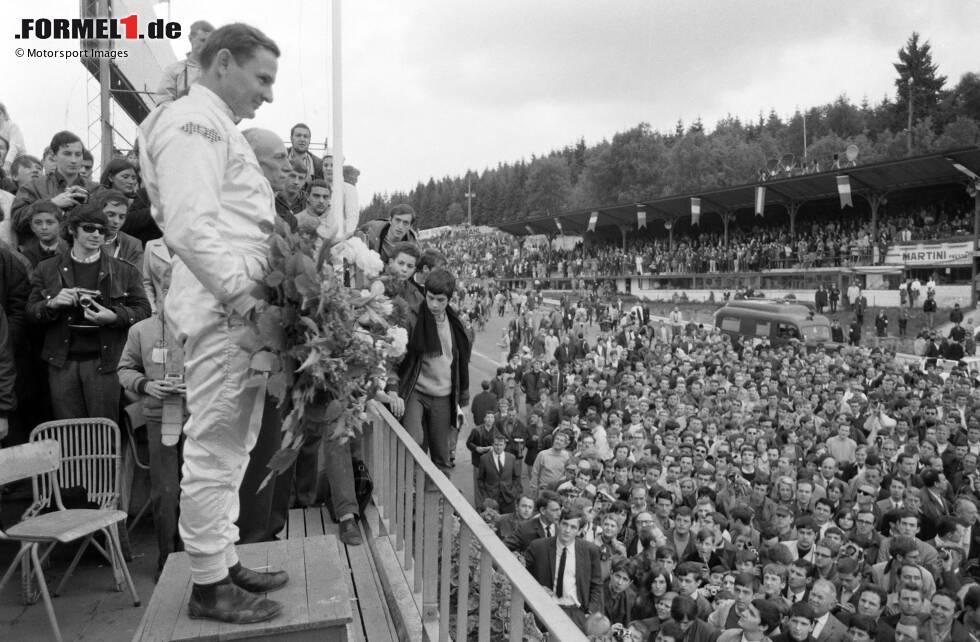 Foto zur News: ... 60 Grands Prix, bis McLaren erneut als Sieger auf dem Formel-1-Podium steht, dann schon als Fahrer in seinem eigenen McLaren-Team. Schauplatz dafür ist der Belgien-Grand-Prix in Spa.