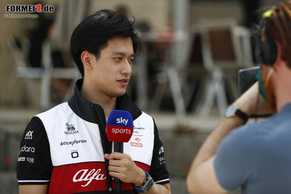 Foto zur News: 2022: 2 Rookies - 18. Guanyu Zhou (Alfa Romeo/6) und 21. Nyck de Vries (Williams/2)