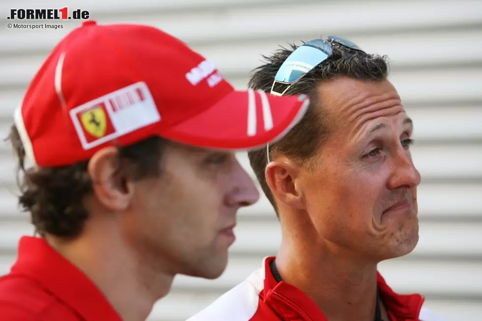 Foto zur News: ... nominiert Ferrari seinen Testfahrer Luca Badoer als Massa-Ersatzmann, doch Badoer agiert glücklos im Ferrari und holt keine Punkte. Und Schumacher? Er ist ab dem Europa-Grand-Prix in Valencia wieder nur ...