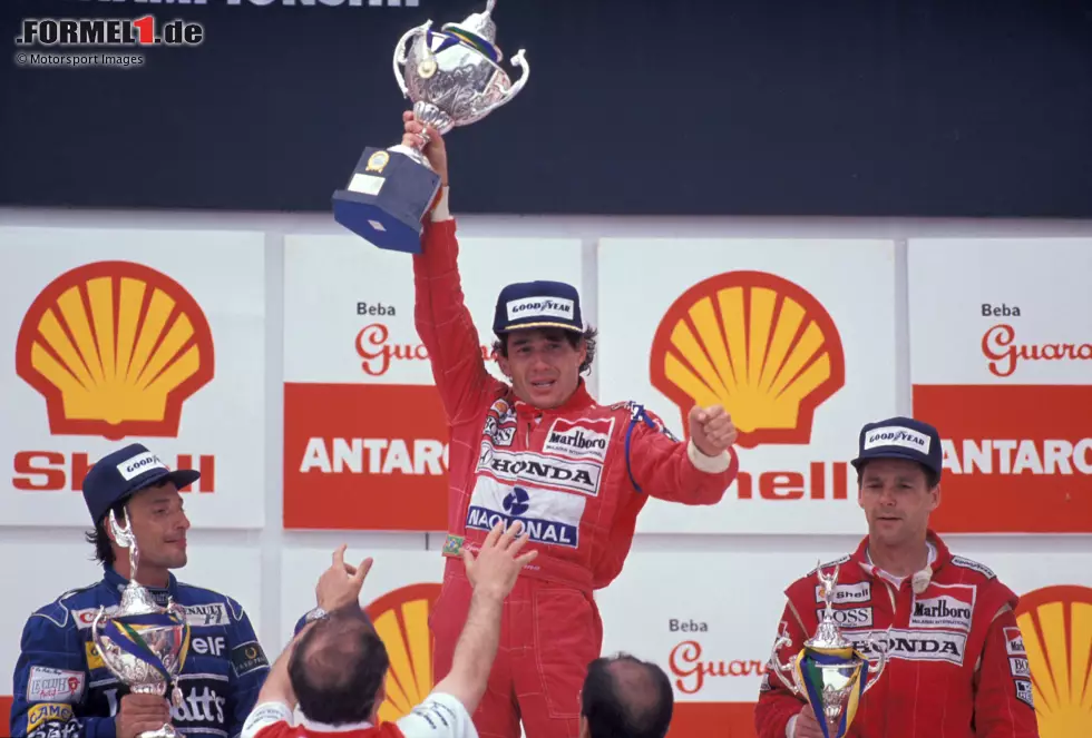 Foto zur News: Emanuele Pirro (Formel-1-Fahrer): &quot;Ayrton war ein Kunstwerk. Er kam erschöpft im Ziel an, weil er alles gegeben hatte. Das ist vielleicht etwas, das der Formel 1 heute fehlt. Und er schämte sich nicht für seine Erschöpfung. In dieser Hinsicht war er einzigartig.&quot;