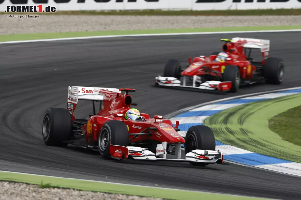 Foto zur News: 2010: &quot;Fernando is faster than you.&quot; Und kurz darauf lässt Felipe Massa seinen Ferrari-Teamkollegen Fernando Alonso ziehen beim Deutschland-Grand-Prix in Hockenheim. Für die Funktionäre ist klar: Das ist eine versteckte Stallorder, die in der Formel 1 eigentlich verboten ist. Ferrari muss 100.000 Dollar Strafe zahlen.