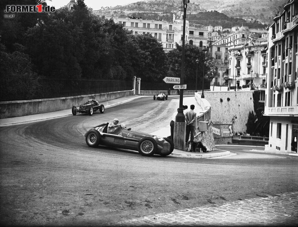 Foto zur News: Farina siegte beim Saisonauftakt in Silverstone, Fangio ein Rennen später in Monaco. Am Ende teilten sich beide die Siege schiedlich friedlich 3:3 auf. Erster Weltmeister wurde am Ende Farina. Es sollte aber sein einziger Titel bleiben, während Fangio später mit fünf Titeln bis ins neue Jahrtausend hinein Rekordweltmeister war.