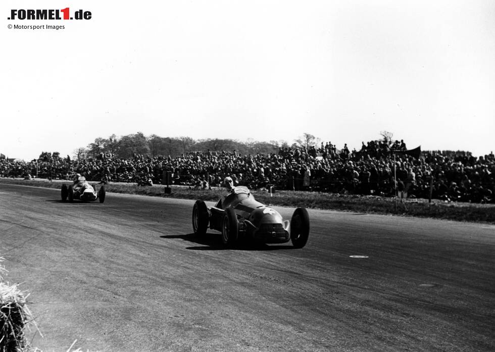 Foto zur News: Silverstone 1950: Im ersten Rennen der neuen Automobil-Weltmeisterschaft setzt sich erwartungsgemäß Alfa Romeo durch, und das gleich mit zwei Autos!