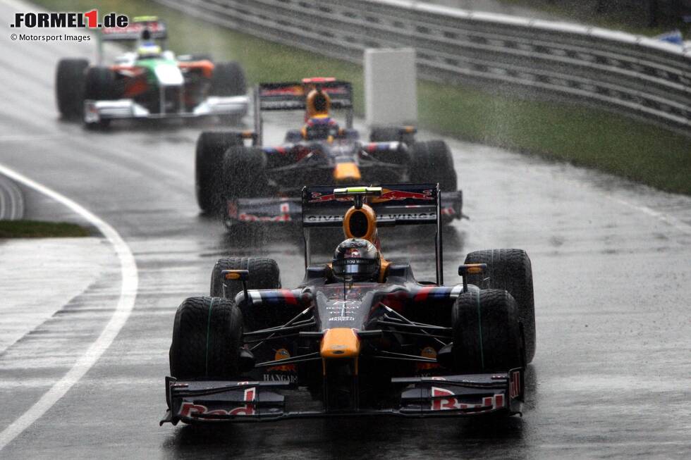 Foto zur News: Schanghai 2009: Im fünften Jahr des Bestehens gelingt Red Bull der erste Sieg. Darauf hat die Mannschaft aus Milton Keynes in England ganze 74 Rennen lang gewartet.