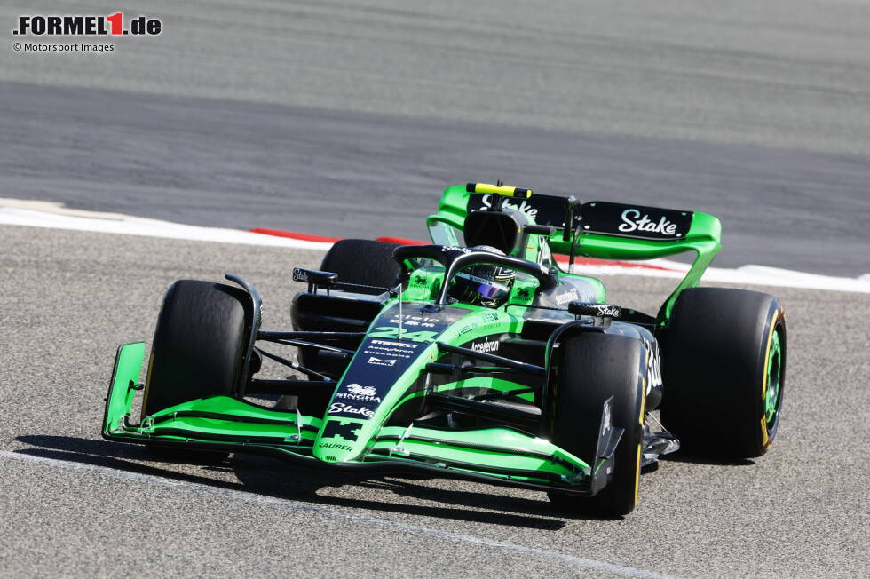 Foto zur News: ... Guanyu Zhou im Sauber C44 mit dem dritten Platz, aber schon bei 0,325 Sekunden Rückstand auf die Spitze. WM-Titelverteidiger ...