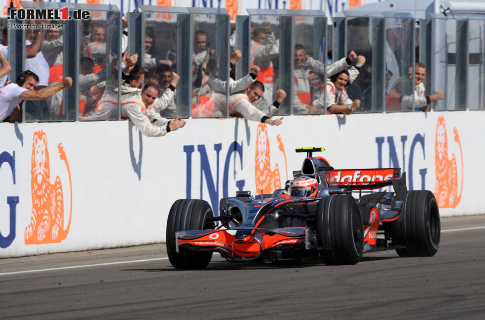 Foto zur News: 2008: Nach nur einem Jahr bei Renault wechselt Heikki Kovaleinen zur Saison 2008 zu McLaren. Beim Ungarn-Grand-Prix stehen die Sterne günstig und er siegt, aber ...