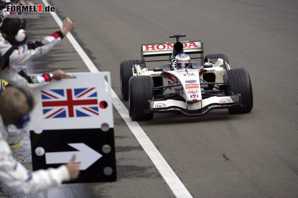 Foto zur News: 2006: Sechs lange Jahre liegen hinter Jenson Button, als ihm beim Ungarn-Grand-Prix 2006 endlich der große Durchbruch gelingt - er siegt für Honda! Doch dem ersten Sieg ...