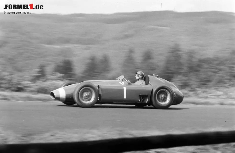 Foto zur News: ... entscheidet sich Fangio zur Saison 1956 für Ferrari und gewinnt einen weiteren Titel, ehe ...