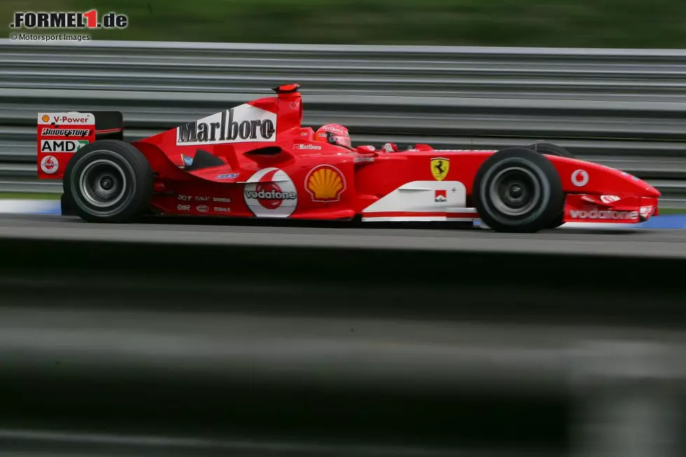 Foto zur News: Der Deutsche ist der bislang einzige Formel-1-Fahrer, der in fünf aufeinander folgenden Jahren Weltmeister wird, jeweils für Ferrari. Das unterscheidet &quot;Schumi&quot; von den anderen Champions in dieser Fotostrecke, die &quot;nur&quot; viermal in Folge den Titel holen. Plus: Schumacher hat schon 1994 und 1995 auf Benetton zwei weitere Titel gewonnen.