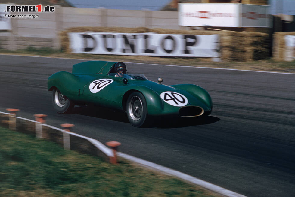 Foto zur News: Jack Brabham absolviert 1955 in Silverstone seinen ersten Formel-1-Grand-Prix in einem vollverkleideten Cooper T40. Bei seiner zweiten Formel-1-Teilnahme aber ...