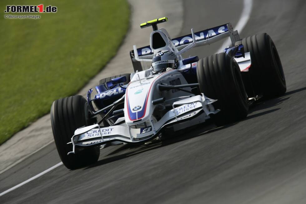 Foto zur News: Sebastian Vettel wird 2007 für den USA-Grand-Prix in Indianapolis als Vertretung von Robert Kubica nominiert, weil sich der BMW-Sauber-Stammfahrer kurz zuvor in Kanada verletzt hat. Vettel kommt bei seinem Debüt mit dem F1.07 in die Punkte, dann ...