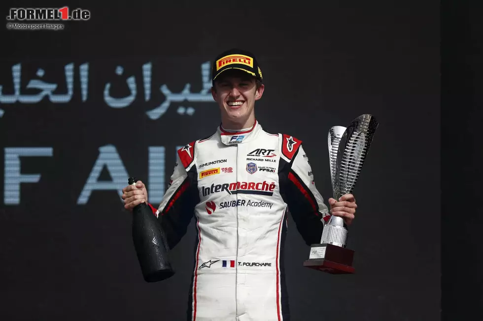 Foto zur News: Theo Pourchaire ist der amtierende Meister der Formel 2. Der Franzose setzte sich 2023 in einem knappen Duell mit Mercedes-Junior Frederik Vesti durch. Allerdings gewann der ART-Pilot dabei nur ein Rennen: beim Saisonauftakt in Bahrain. Das war für einen Fahrer im dritten Jahr nicht überzeugend genug.