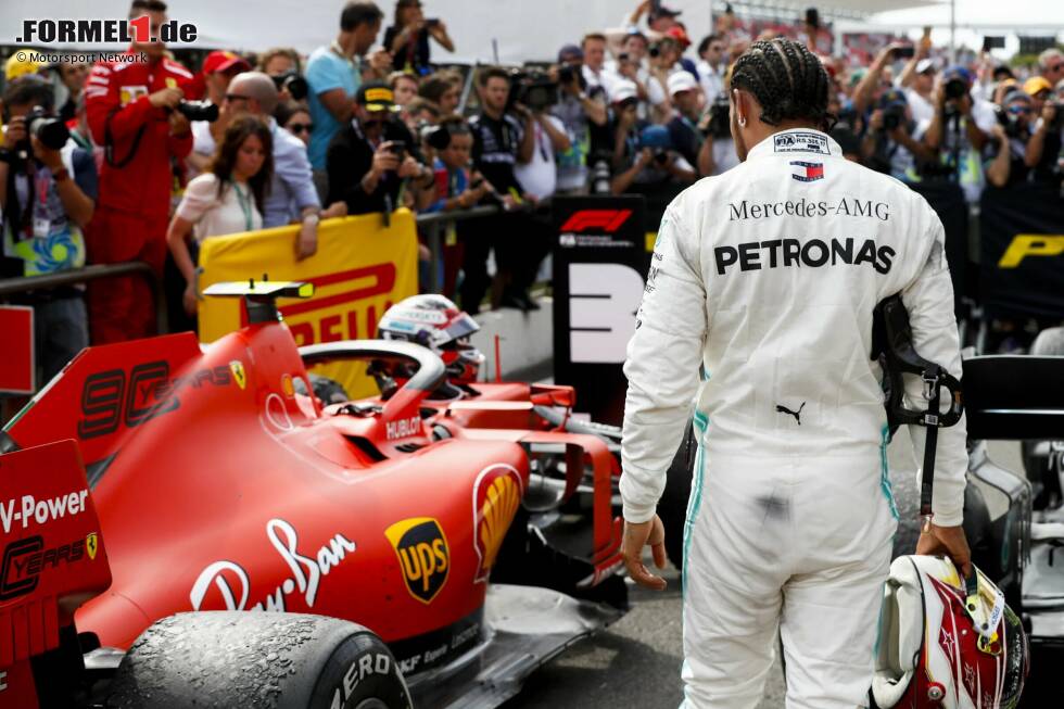 Foto zur News: Richtig heiß werden die Ferrari-Gerüchte im Jahr 2019. Damals berichtet die &#039;Gazzetta dello Sport&#039; über zwei Treffen zwischen Hamilton und Ferrari-Boss John Elkann. Doch letztendlich verlängert Hamilton seinen Mercedes-Vertrag erneut und sagt im folgenden Jahr über die Ferrari-Gespräche: &quot;Unsere Positionen haben nie übereingestimmt.&quot;