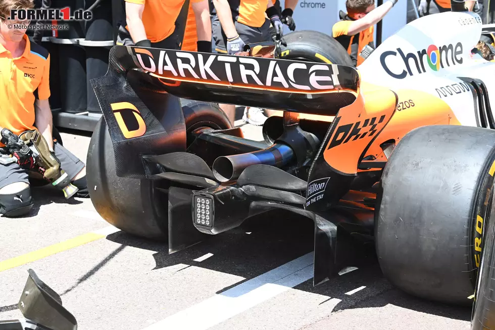 Foto zur News: McLarens Kombination aus Heck- und Beam-Flügel mit hohem Abtrieb für den Großen Preis von Monaco.