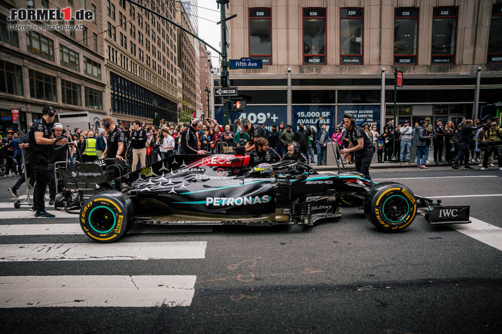 Foto zur News: Es ist die allererste Live-Vorführung eines Formel-1-Autos in Manhattan überhaupt.