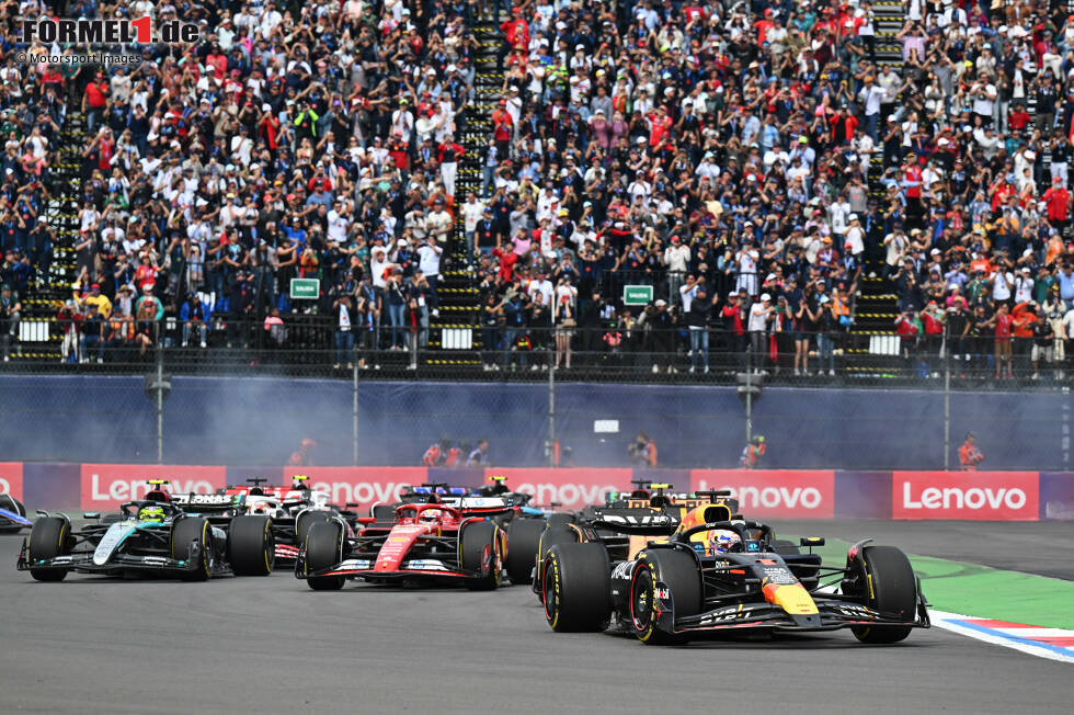 Foto zur News: Max Verstappen (Marc Surer: 3) - &quot;Sauschnell mit diesem nicht perfekten Auto. Doch er fällt mehr und mehr wieder in die Manöver zurück, die er damals gegen Hamilton machte.&quot;