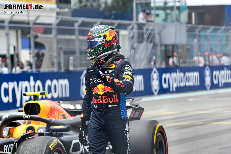 Foto zur News: Sergio Perez (Redaktion: 4) - Ein Redakteur hätte ihm noch eine 3 gegeben, weil der Red Bull in Miami nicht so überlegen war. Die Mehrheit zieht ihm aber unter anderem den Start ab, als er Verstappen fast abgeräumt hätte. Und obwohl er den Super-GAU gerade noch verhindern konnte, war das für uns nur eine &quot;ausreichende&quot; Leistung.