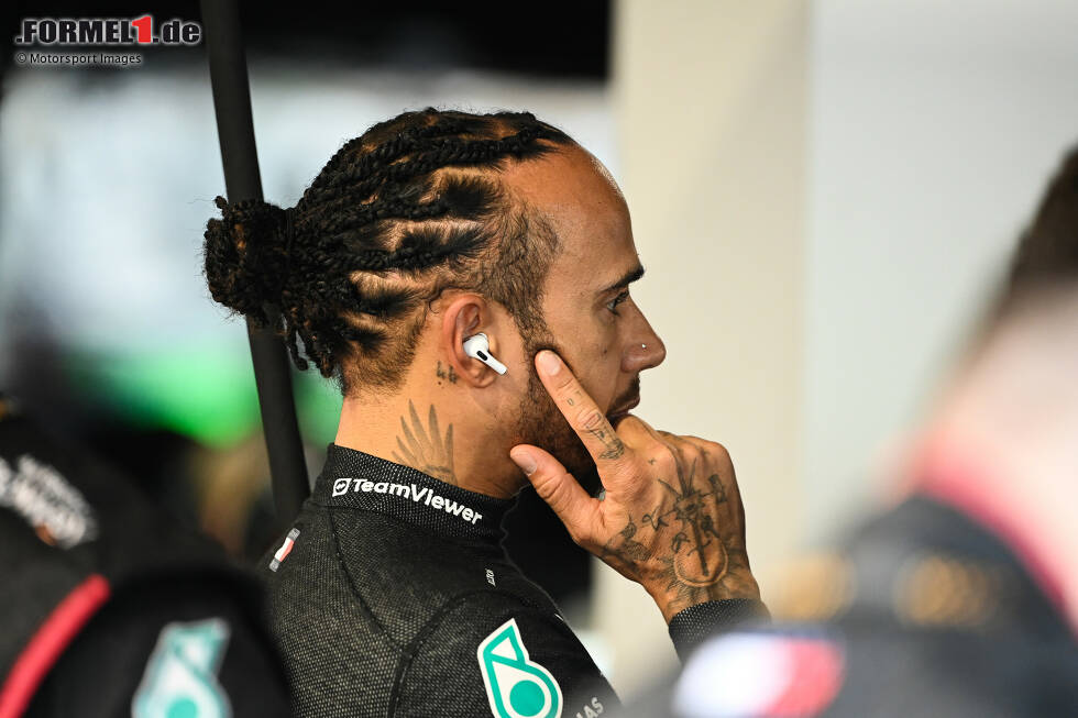 Foto zur News: Lewis Hamilton (Redaktion: 3) - Den Rekordweltmeister sehen wir dagegen etwas schlechter als unser Experte. Das Rennen war ohne Frage stark, aber in beiden Qualifyings lag er wieder hinter Russell, dazu hat er sich den Sprint mit einer Strafe selbst ruiniert. So geht es bei uns knapp an der 2 vorbei.