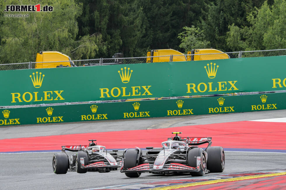 Foto zur News: 11. Spielberg: Ein kompletter Triumph für Haas, weil Magnussen zunächst den Sprint gewinnt und Hülkenberg einen Tag später vor seinem Teamkollegen einen Haas-Doppelsieg anführt. Damit ist der Deutsche auch in der WM wieder vorne. Stand: 1. Hülkenberg (62), 2. Tsunoda (56), 3. Magnussen (36), 4. Ricciardo (33), 5. Ocon (33).