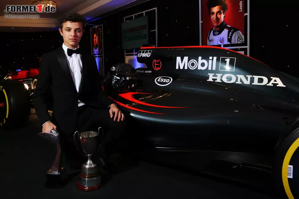 Foto zur News: Im gleichen Jahr tritt Norris dem McLaren-Nachwuchsprogramm bei, nachdem er 2016 bereits den Autosport-Award als bester Nachwuchspilot gewonnen hat. Er tritt damit in die Fußstapfen von Fahrern wie David Coulthard, Jenson Button oder George Russell, der die Auszeichnung zwei Jahre vor ihm bekam.