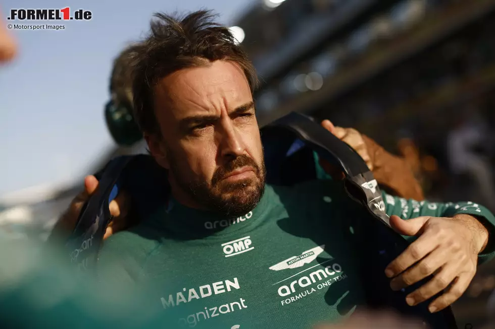 Foto zur News: Fernando Alonso (Redaktion: 2) - Wie bei Stroll tun wir uns auch bei ihm schwer. Am Ende gibt es auch von uns die 2 für zwei Punkte im letzten Saisonrennen. Es bleibt aber die Frage: War er in diesem Jahr so gut im Aston Martin oder sein Teamkollege so schlecht?